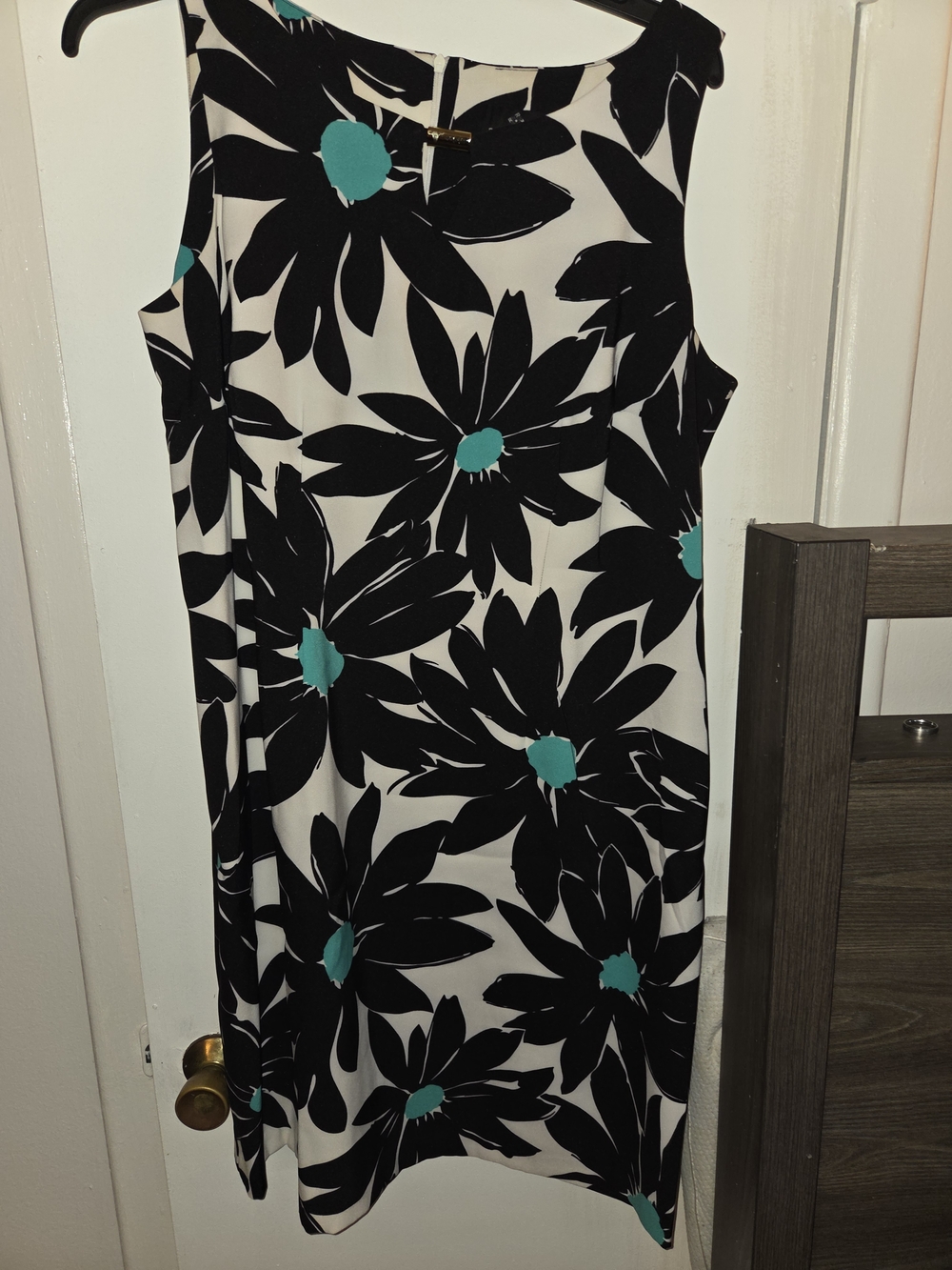 Ronni Nicole Black and White Floral Shift Dress
